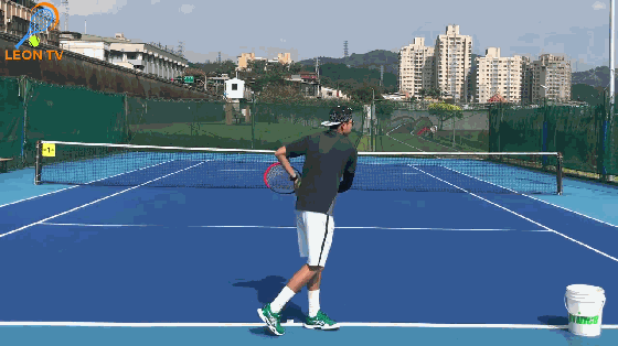 网球发球练习4步骤提高发球流畅性、快速增加发球速度